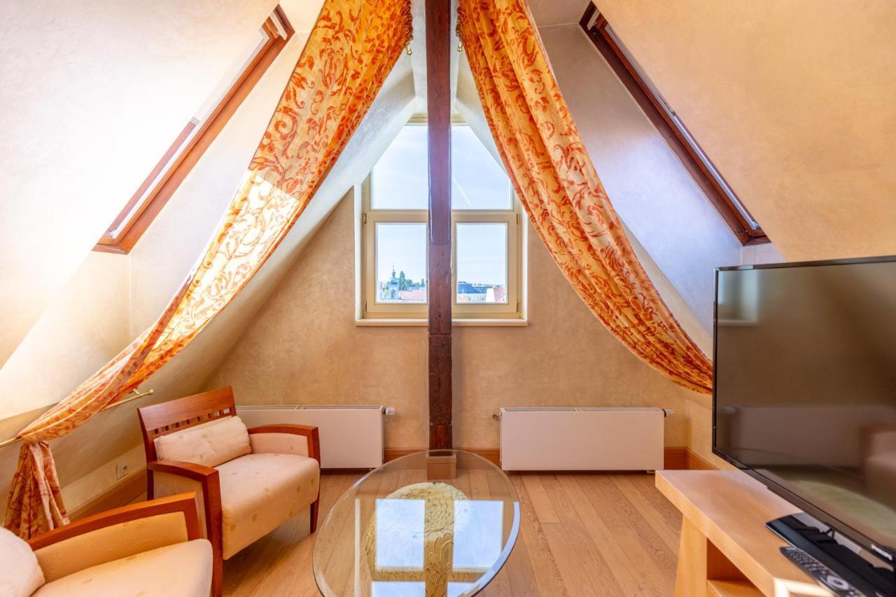 Grandhotel Zvon Ceske Budejovice Bagian luar foto