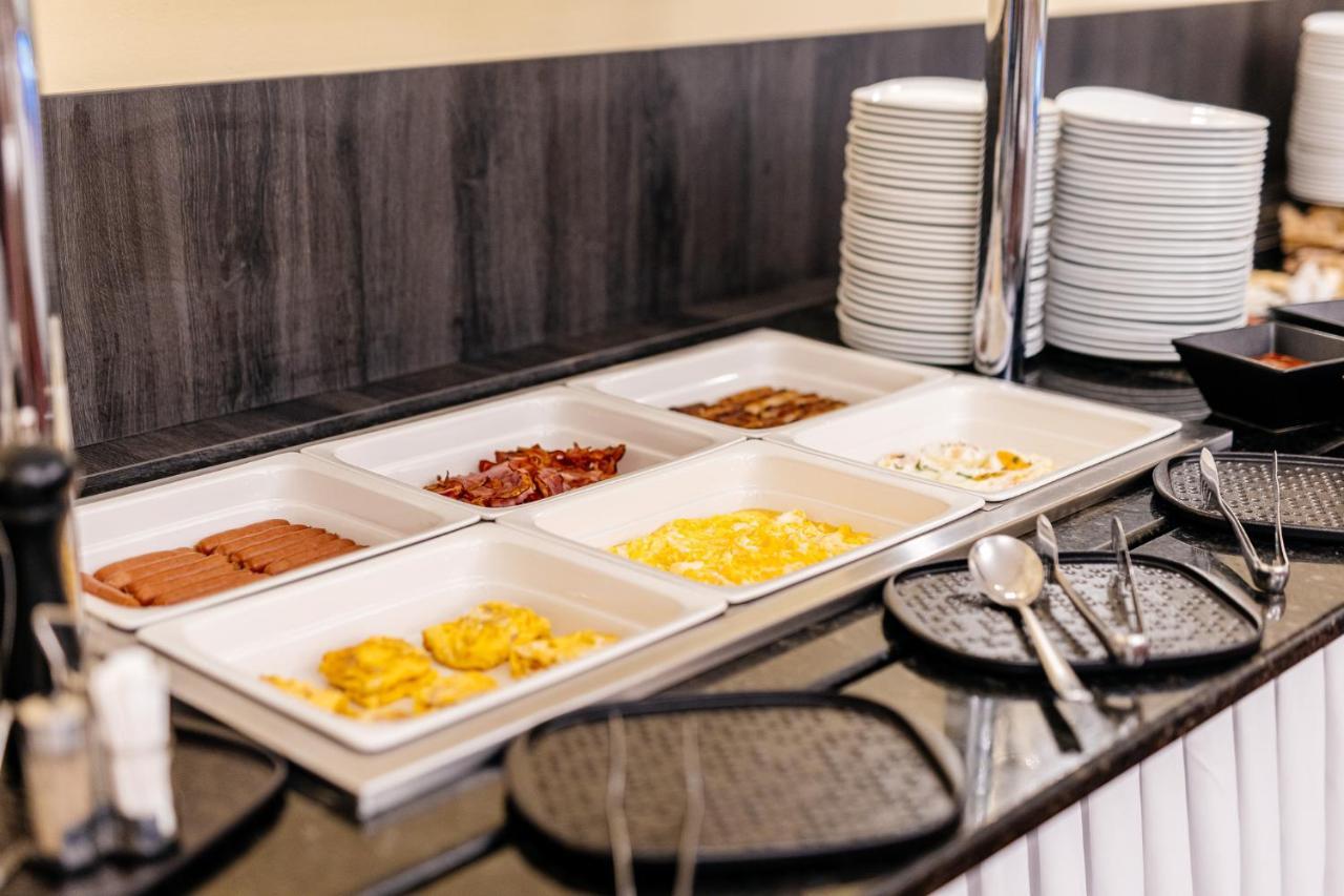 Grandhotel Zvon Ceske Budejovice Bagian luar foto