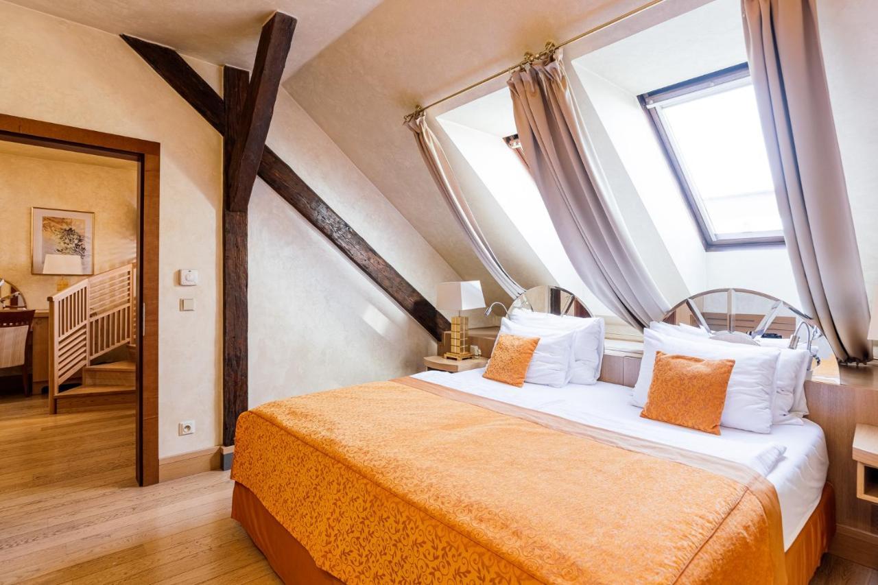 Grandhotel Zvon Ceske Budejovice Bagian luar foto