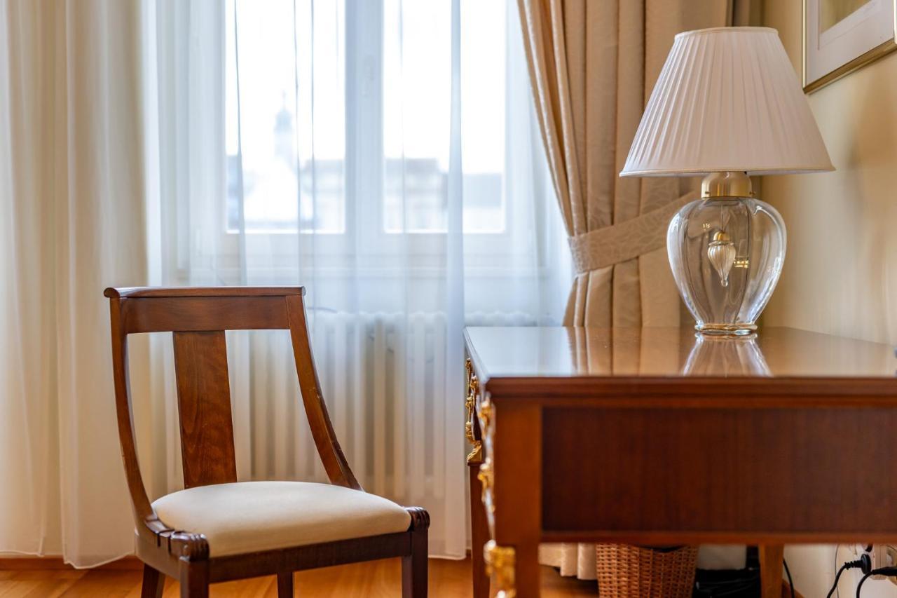 Grandhotel Zvon Ceske Budejovice Bagian luar foto