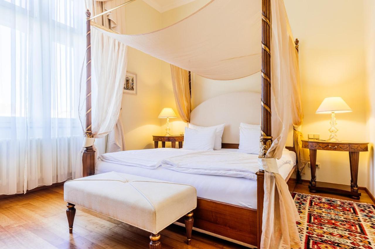Grandhotel Zvon Ceske Budejovice Bagian luar foto