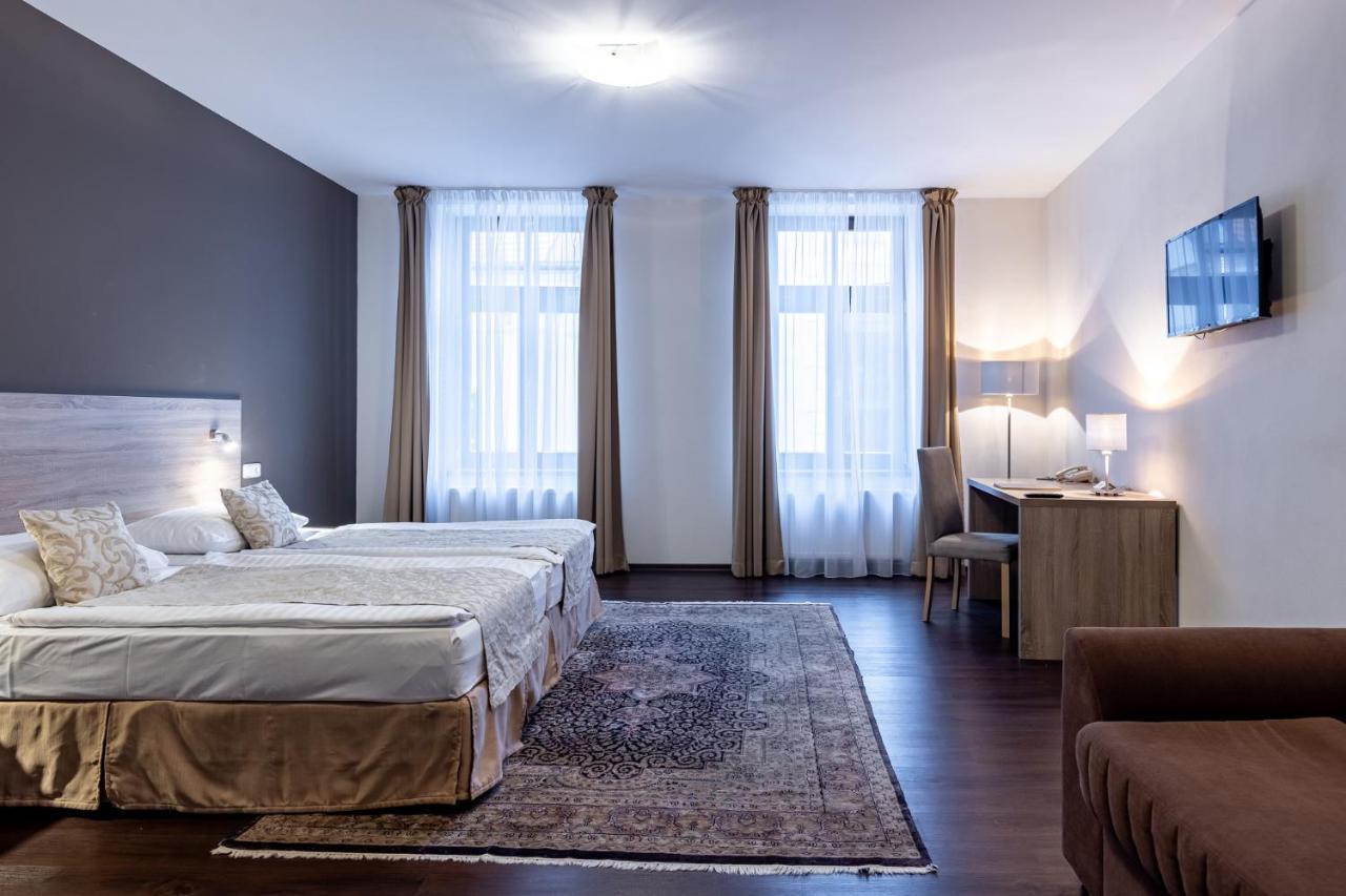 Grandhotel Zvon Ceske Budejovice Bagian luar foto