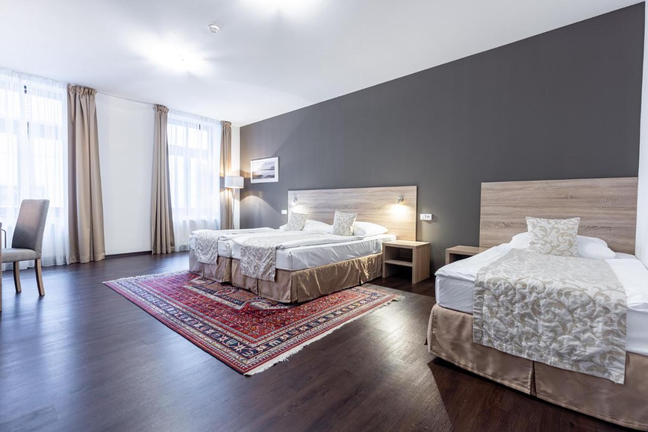 Grandhotel Zvon Ceske Budejovice Bagian luar foto
