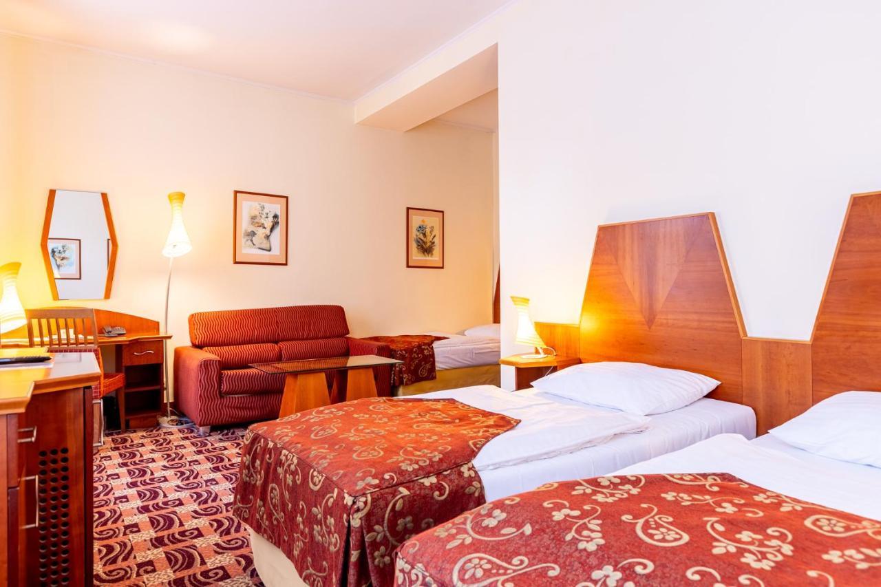 Grandhotel Zvon Ceske Budejovice Bagian luar foto
