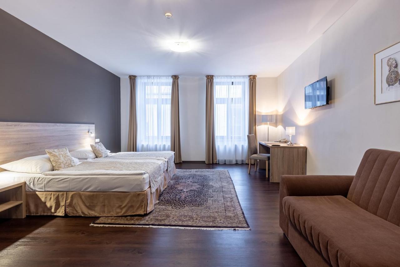 Grandhotel Zvon Ceske Budejovice Bagian luar foto