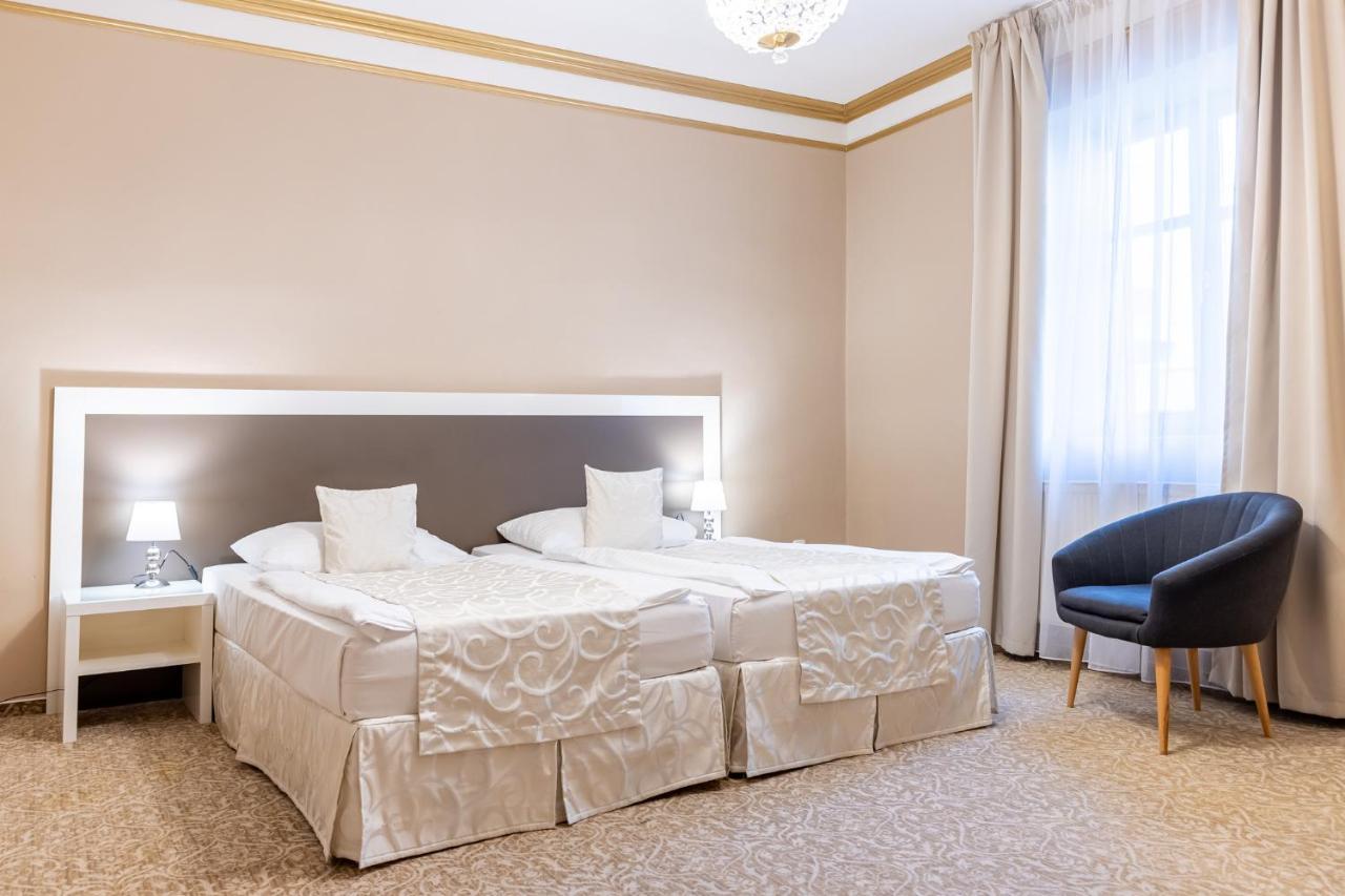 Grandhotel Zvon Ceske Budejovice Bagian luar foto