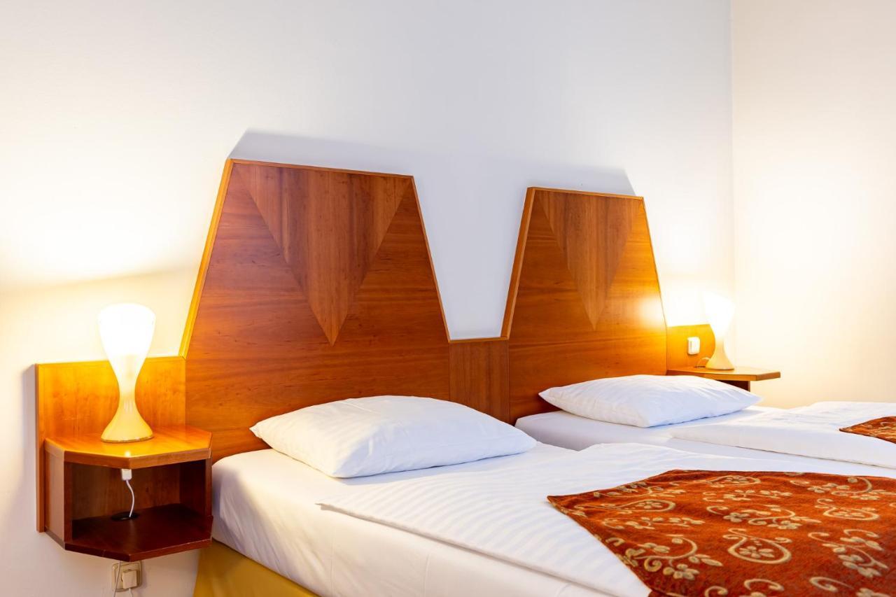 Grandhotel Zvon Ceske Budejovice Bagian luar foto
