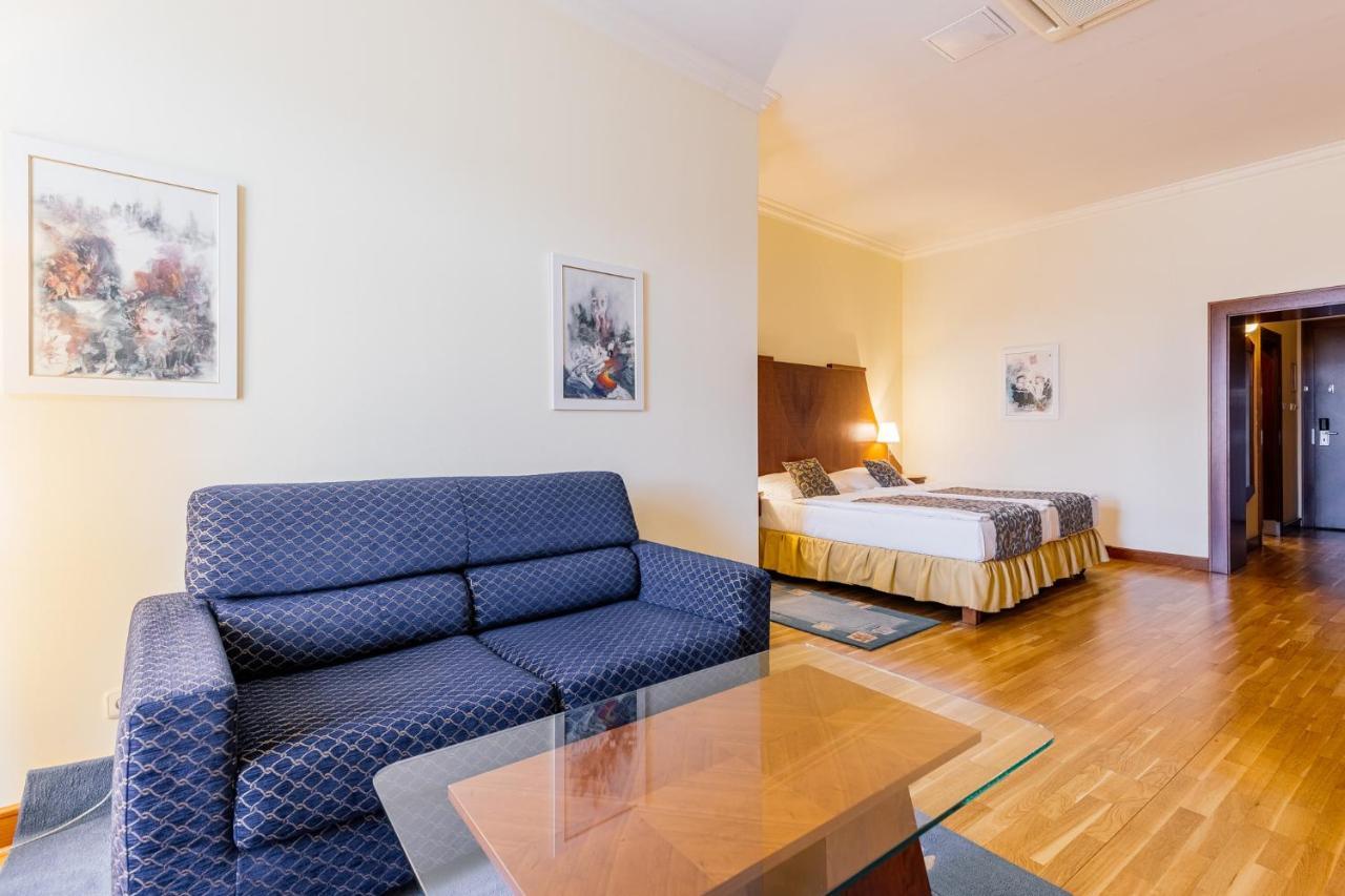 Grandhotel Zvon Ceske Budejovice Bagian luar foto