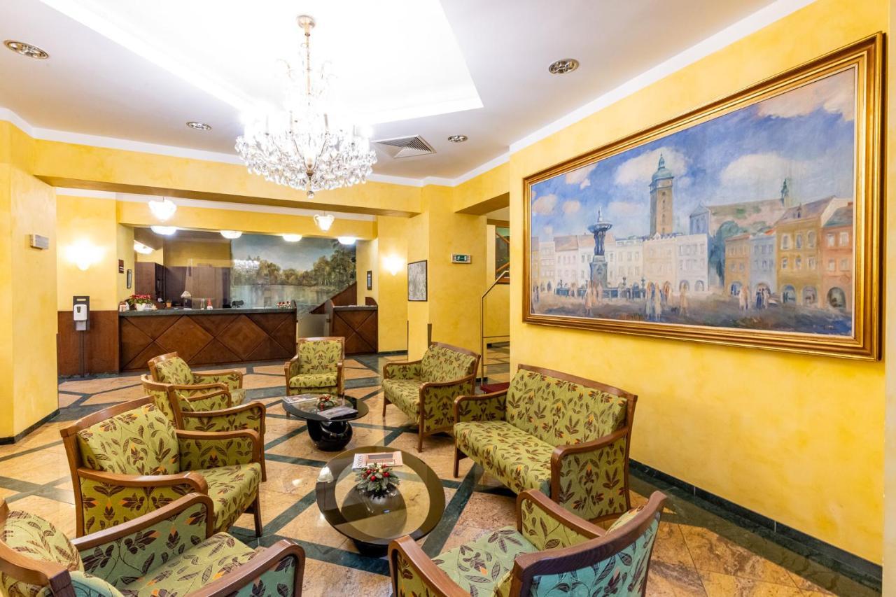 Grandhotel Zvon Ceske Budejovice Bagian luar foto