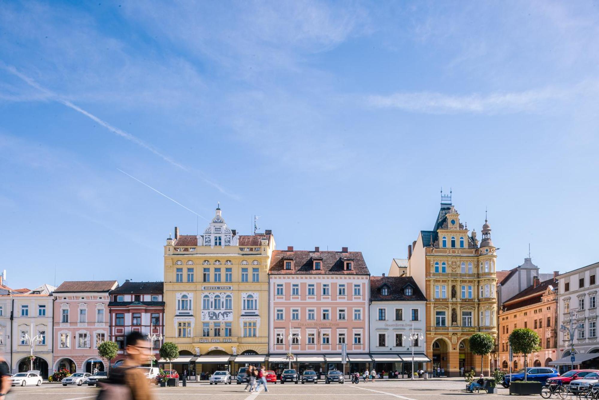 Grandhotel Zvon Ceske Budejovice Bagian luar foto