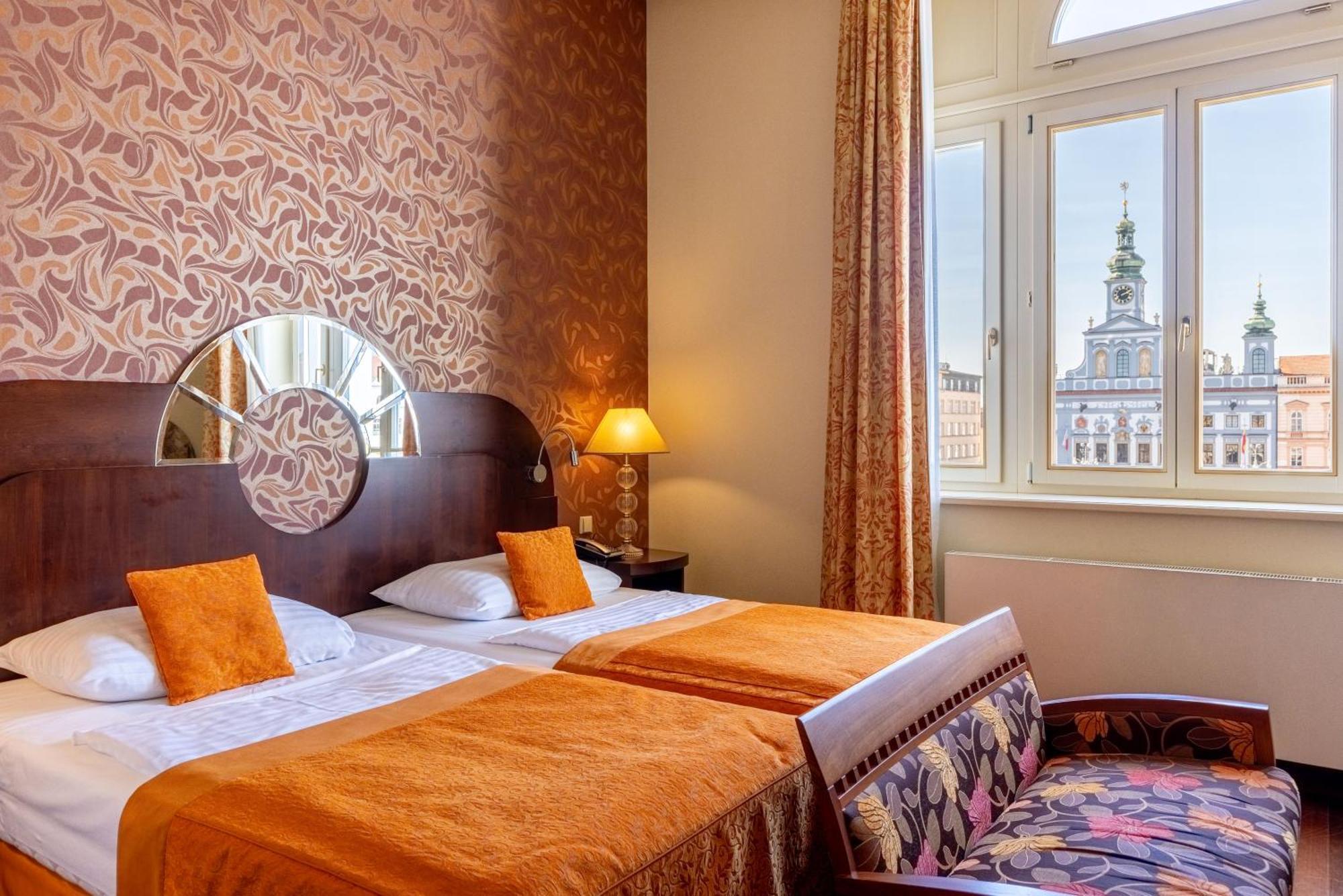 Grandhotel Zvon Ceske Budejovice Bagian luar foto