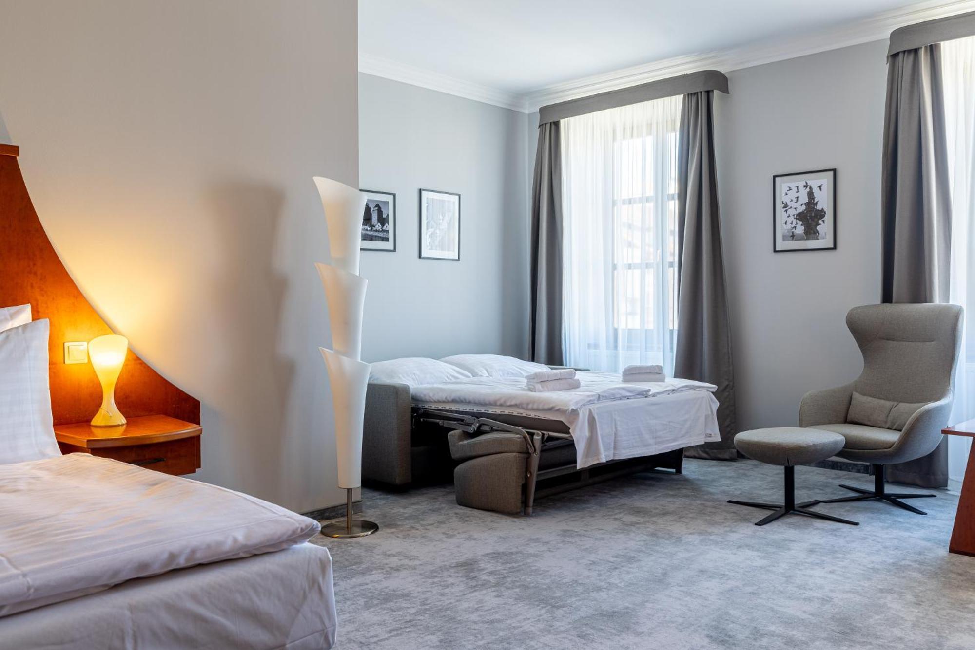 Grandhotel Zvon Ceske Budejovice Bagian luar foto