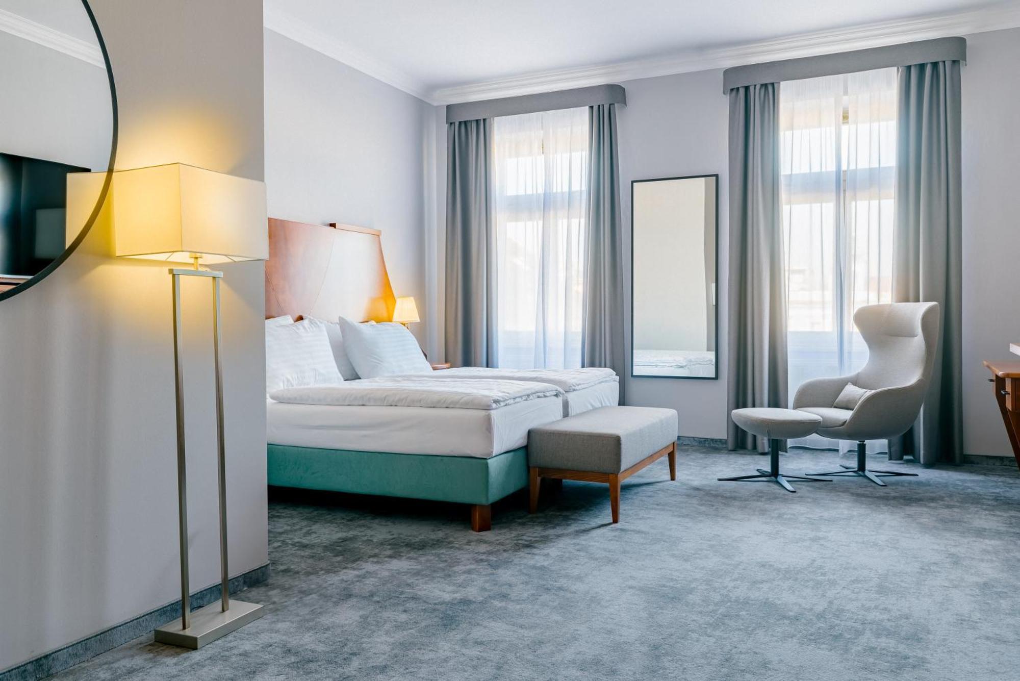 Grandhotel Zvon Ceske Budejovice Bagian luar foto